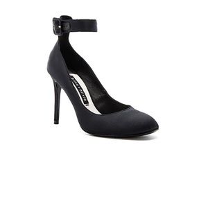 Alice and Olivia Satin black pumps